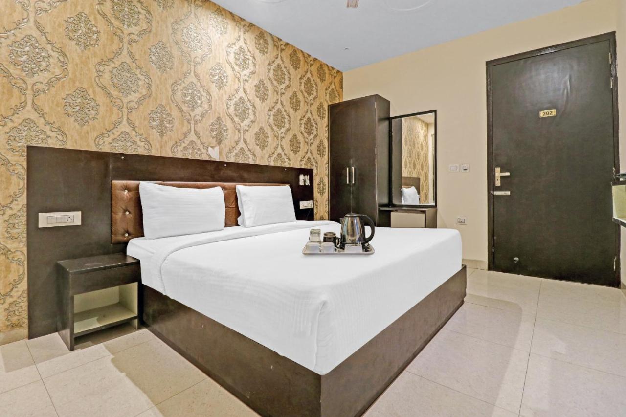 Oyo 23368 Boutique Hotel Paragon นิวเดลี ภายนอก รูปภาพ