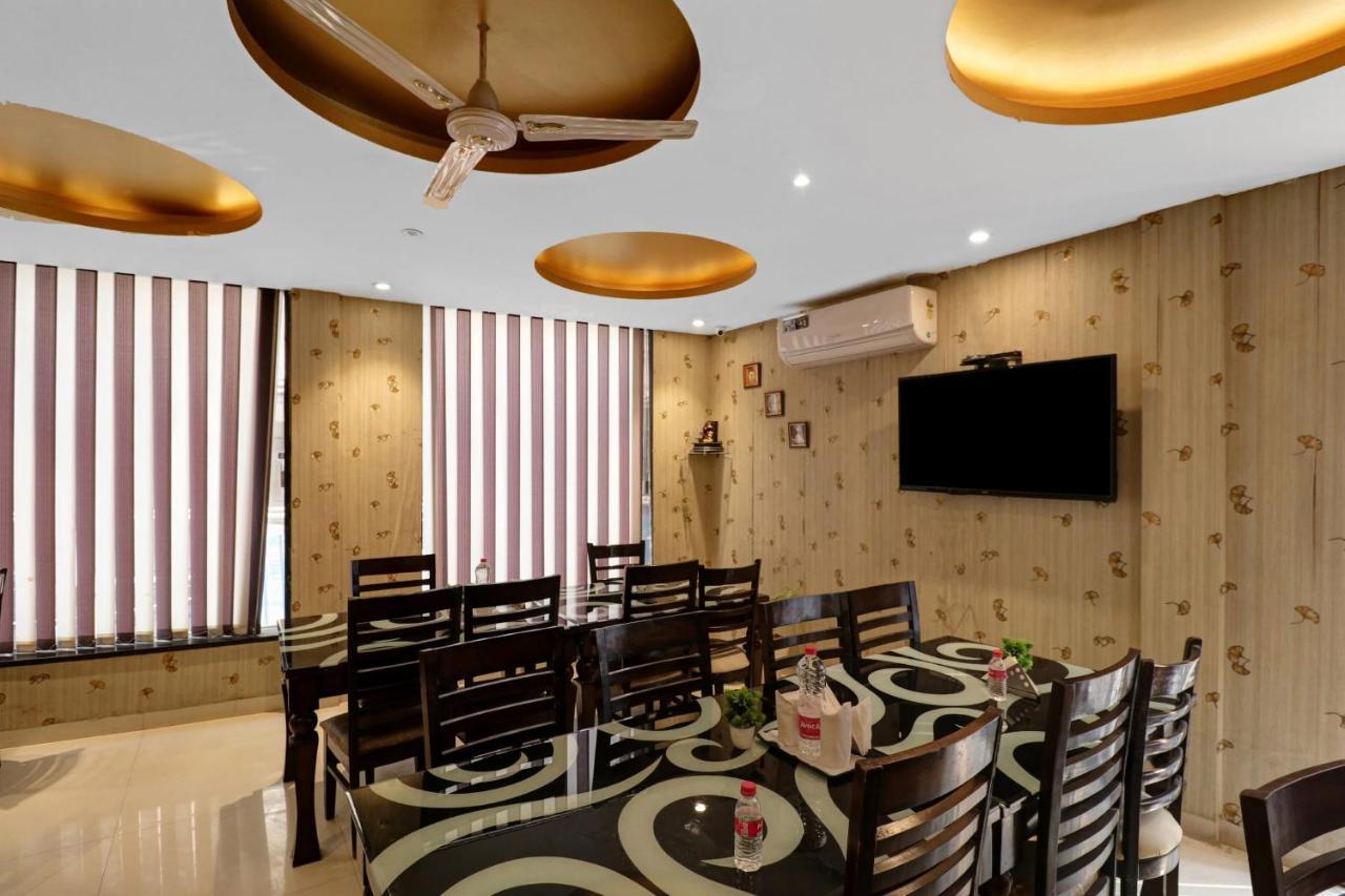 Oyo 23368 Boutique Hotel Paragon นิวเดลี ภายนอก รูปภาพ