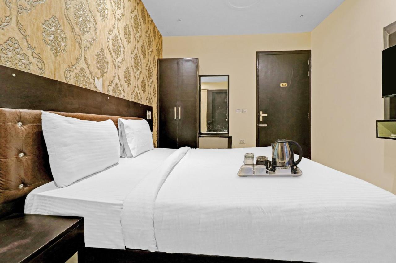Oyo 23368 Boutique Hotel Paragon นิวเดลี ภายนอก รูปภาพ