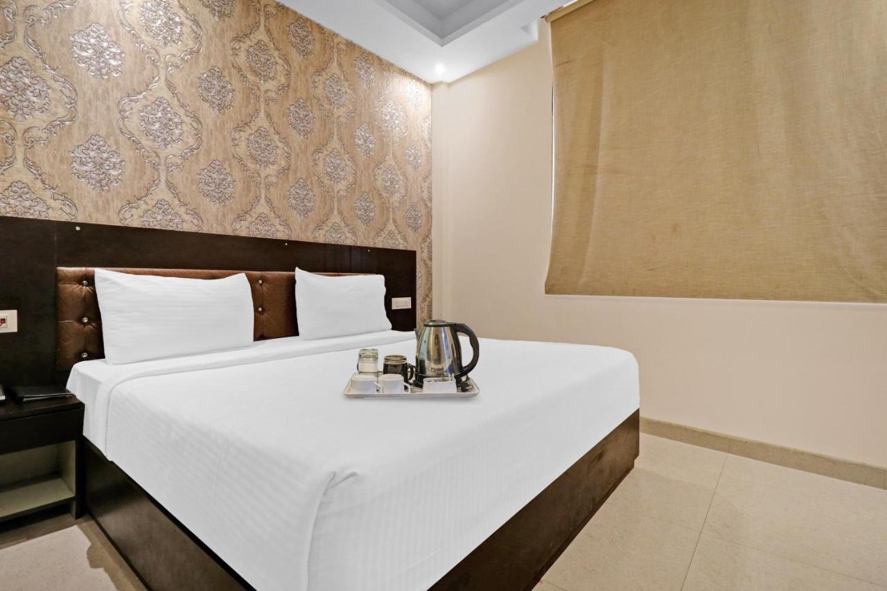 Oyo 23368 Boutique Hotel Paragon นิวเดลี ภายนอก รูปภาพ