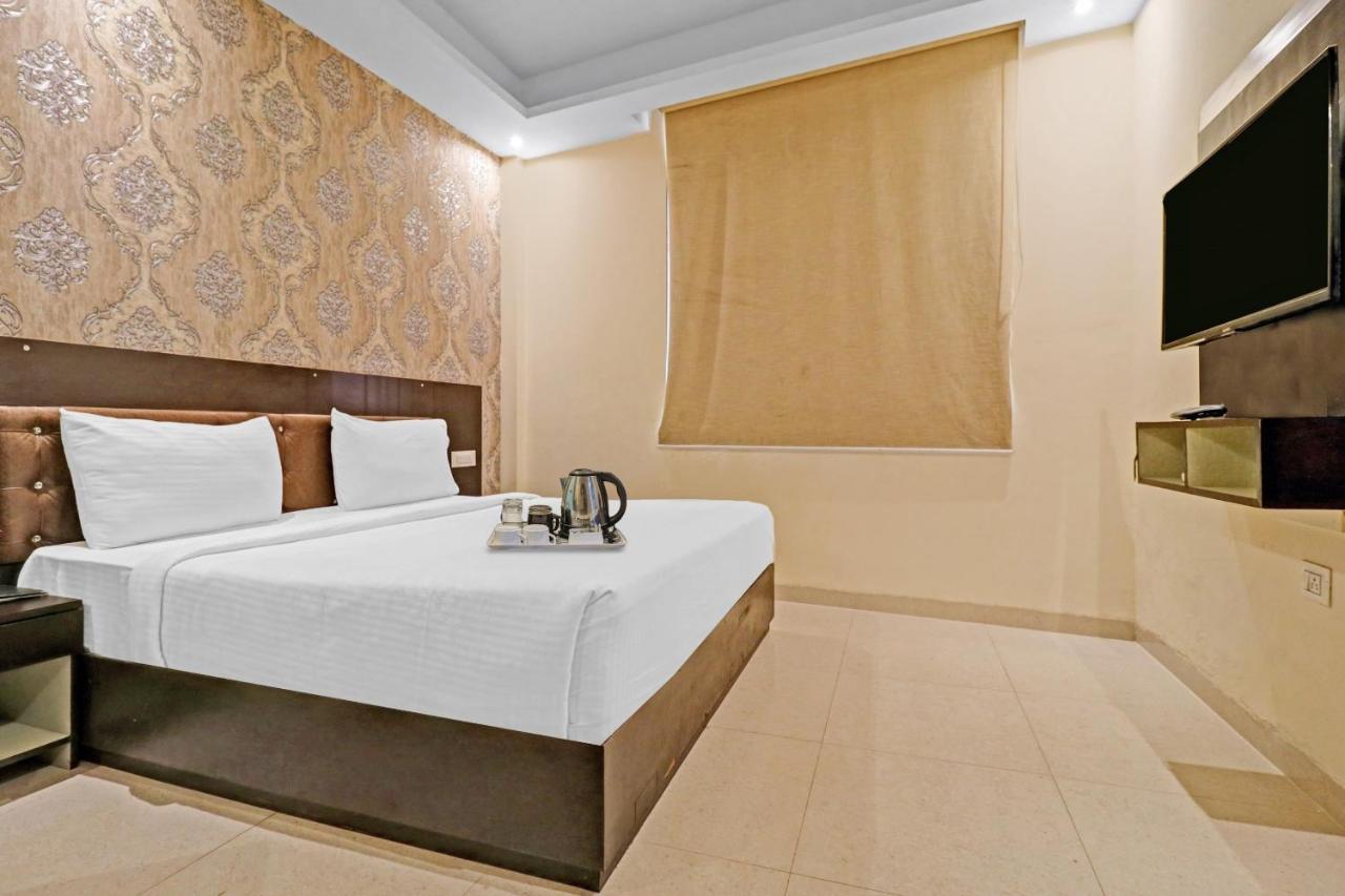 Oyo 23368 Boutique Hotel Paragon นิวเดลี ภายนอก รูปภาพ
