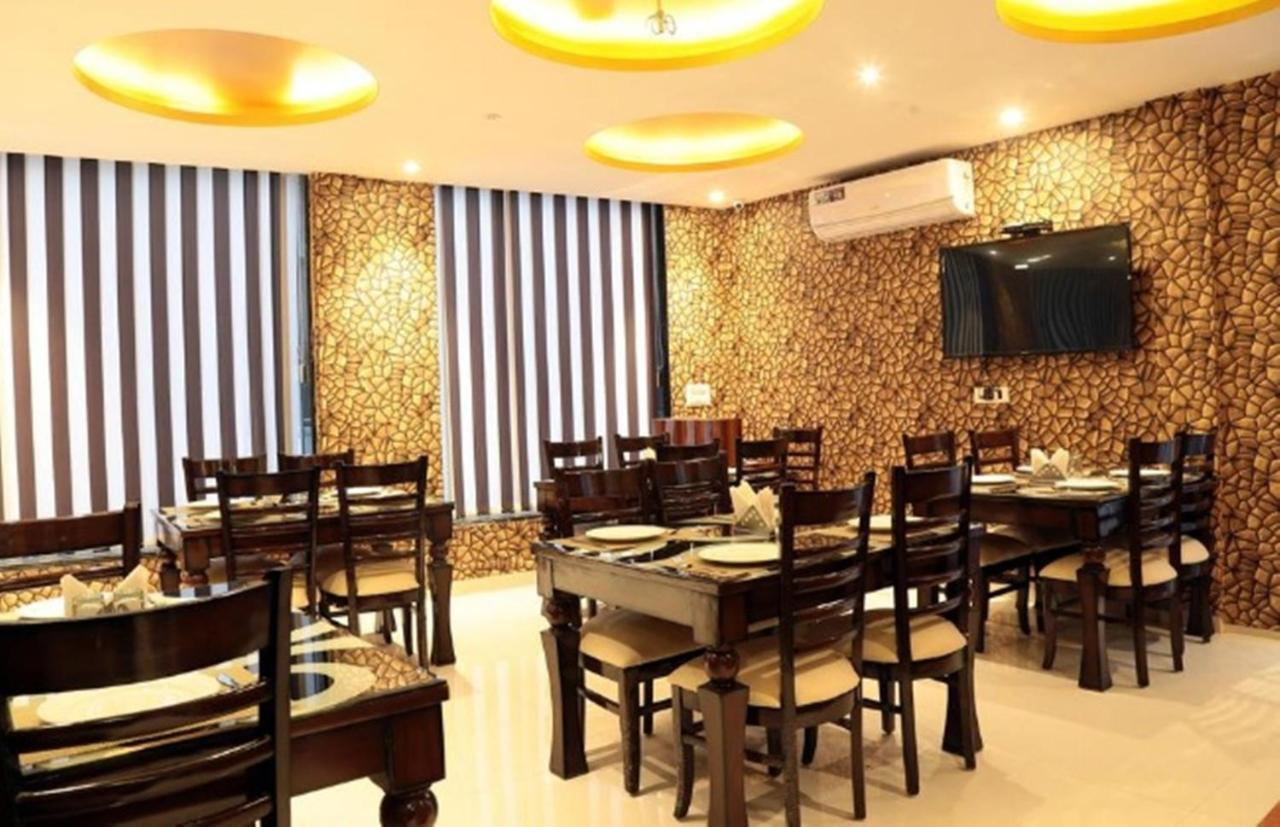 Oyo 23368 Boutique Hotel Paragon นิวเดลี ภายนอก รูปภาพ