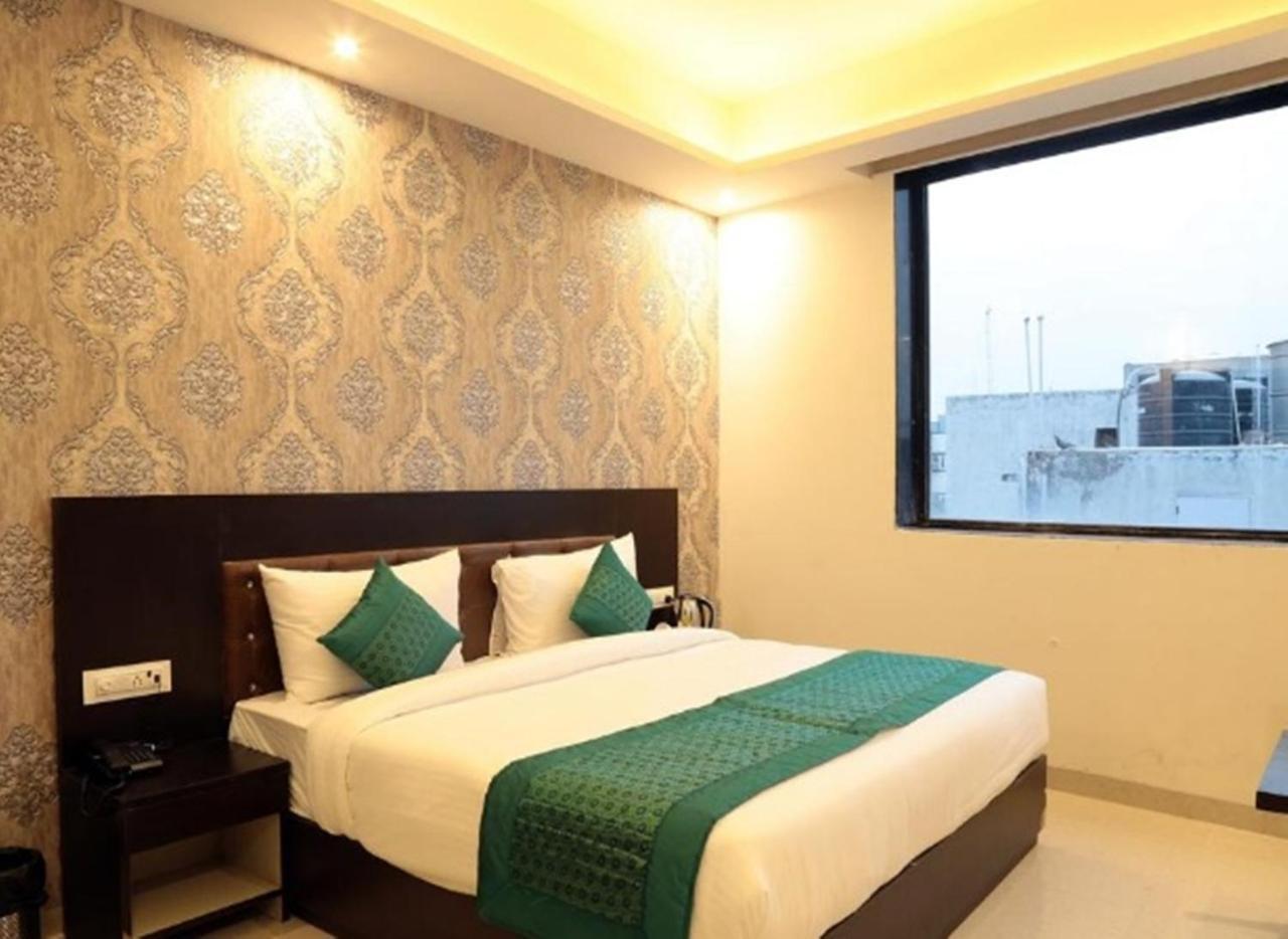 Oyo 23368 Boutique Hotel Paragon นิวเดลี ภายนอก รูปภาพ